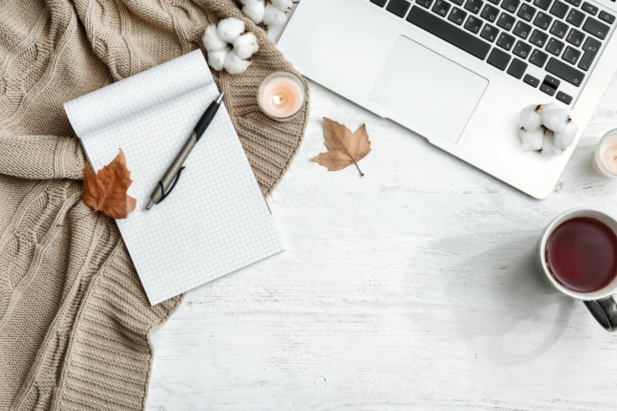 Kaip rašyti taip, kad „neskambėtų kaip AI": stiliaus ir ritmo patarimai